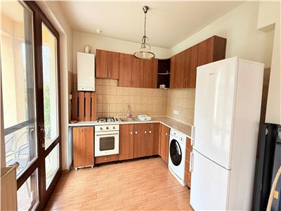 Inchiriez casa cu 3 dormitoare, garaj, panouri in Livezeni