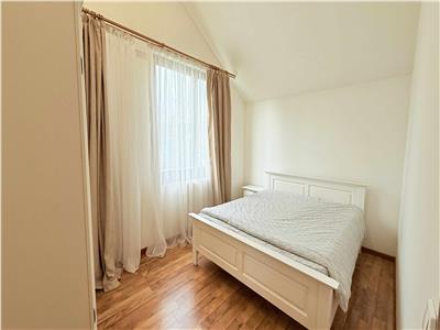 Inchiriez casa cu 3 dormitoare, garaj, panouri in Livezeni