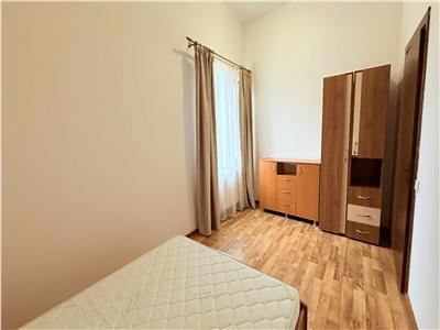 Inchiriez casa cu 3 dormitoare, garaj, panouri in Livezeni