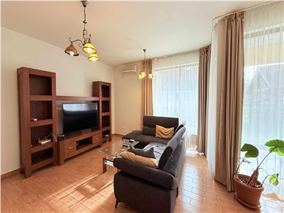 Inchiriez casa cu 3 dormitoare, garaj, panouri in Livezeni