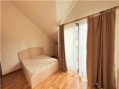 Inchiriez casa cu 3 dormitoare, garaj, panouri in Livezeni