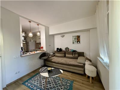 Apartament cu 1 camera de inchiriat, la etajul 3 din 4, in Centru