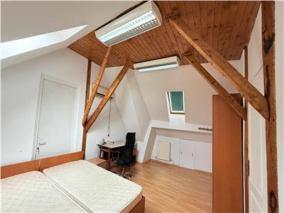 Inchiriez apartament cu 5 camere zona semicentrala aproape de Cetate