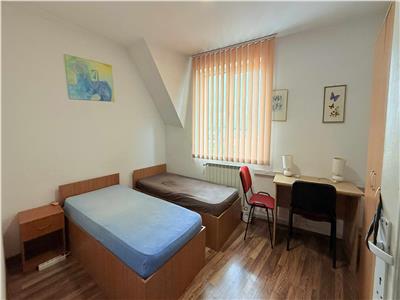 Inchiriez apartament cu 5 camere zona semicentrala aproape de Cetate