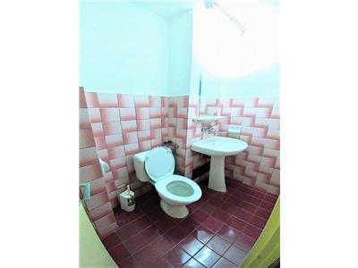 Inchiriez apartament cu 3 camere ultracentral aproape de Teatru