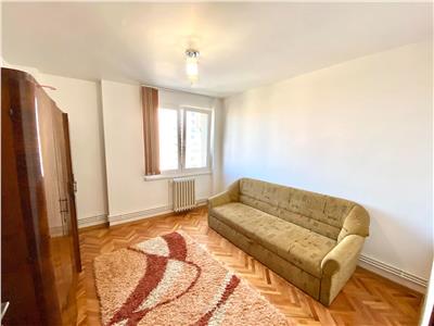 Inchiriez apartament cu 3 camere ultracentral aproape de Teatru