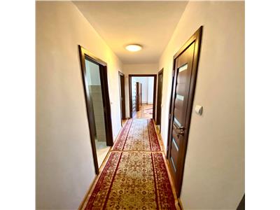 Inchiriez apartament cu 3 camere ultracentral aproape de Teatru